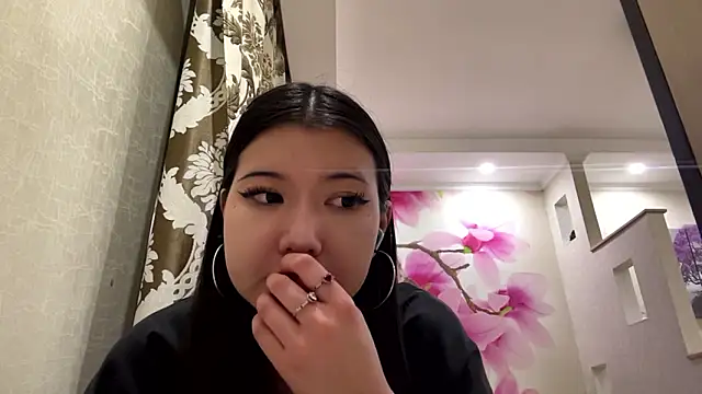 MaeRaads online show from February 20, 6:53 pm