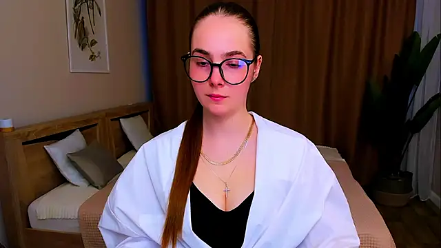 Maddy Wood  online show from April 9, 5:07 pm