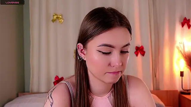 LorileeRuetz online show from March 4, 12:23 pm