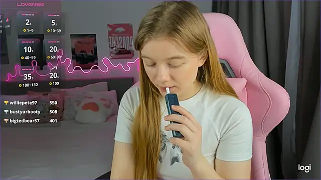 EvaRaee online show from February 22, 6:47 am