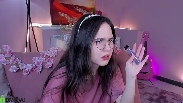 leylamirage online show from February 26, 1:10 pm