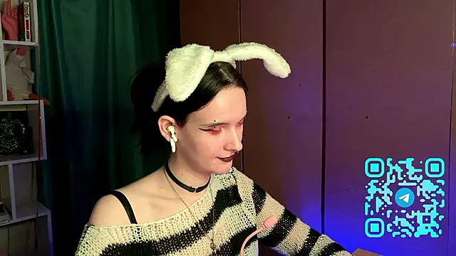 MabelDefina online show from March 23, 1:17 pm