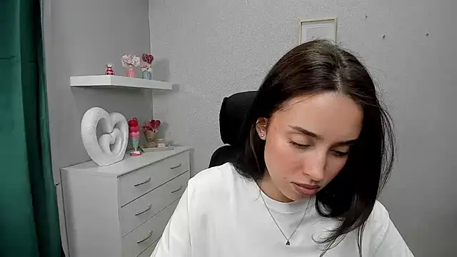 AdeleSolo online show from April 7, 5:42 am