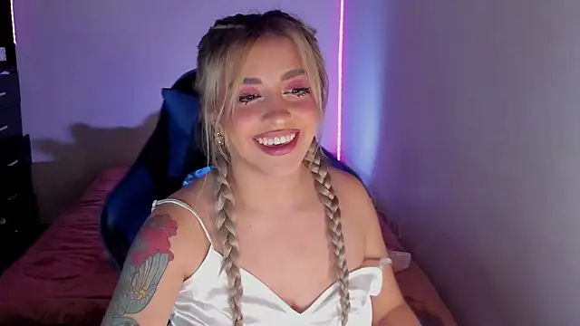 saradiazxxx online show from April 15, 6:47 am