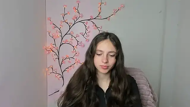 KissMeJulia online show from May 3, 5:22 am