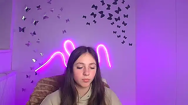 KissMeJulia online show from April 18, 7:58 pm