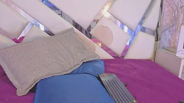 salo love online show from March 17, 1:26 pm