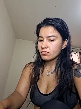 Miiia a online show from April 18, 7:07 pm