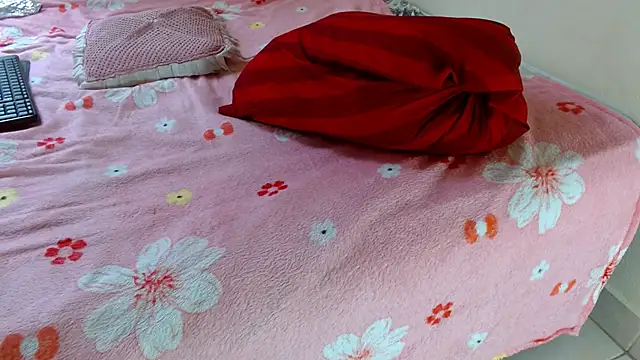 valkahot20 online show from March 28, 2:27 pm