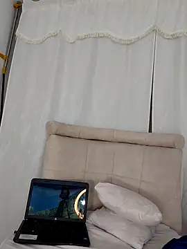 yissela92 online show from March 3, 10:05 pm