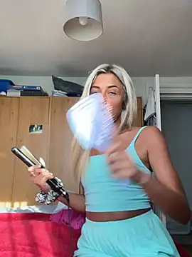 ScarlettGold  online show from April 8, 4:09 pm