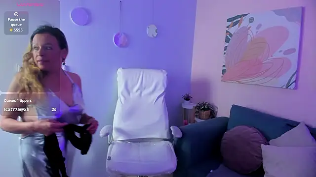 Ivonne 4 online show from February 27, 1:22 pm