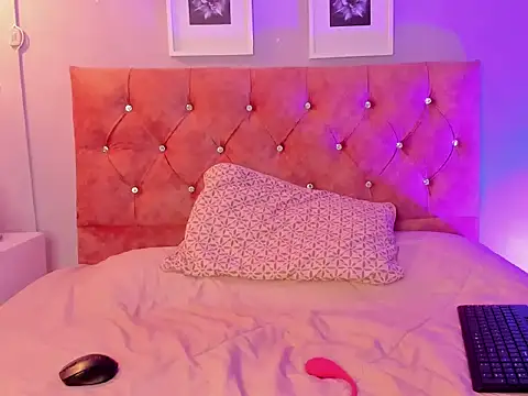 lilirousee online show from March 2, 7:20 pm