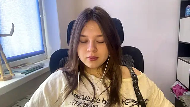 TomikoPfau online show from February 28, 7:52 am