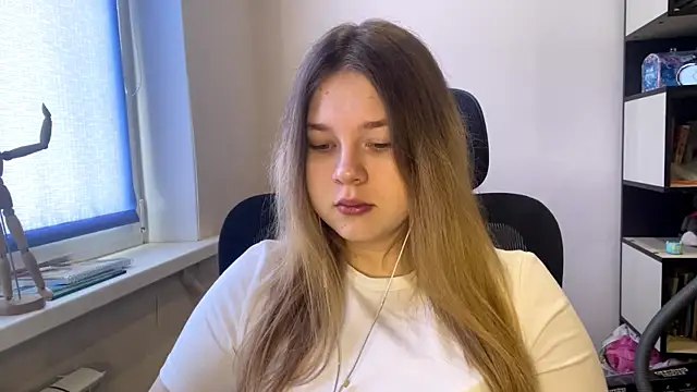 TomikoPfau online show from February 27, 7:41 am