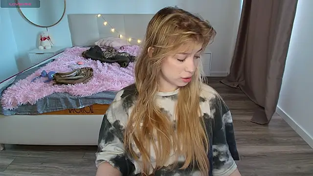 linaloon online show from March 12, 9:01 am