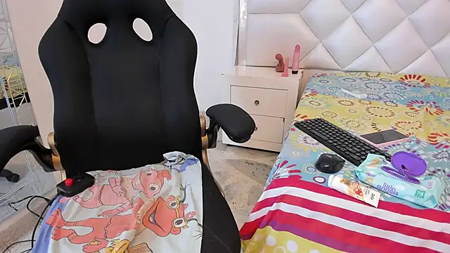 michelleblair1 online show from April 17, 1:24 pm