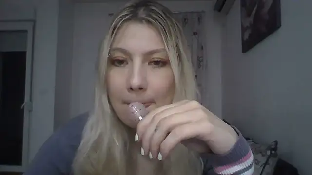 Foxy Bright online show from March 19, 7:29 pm