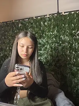 Mady Pink online show from April 1, 6:58 am