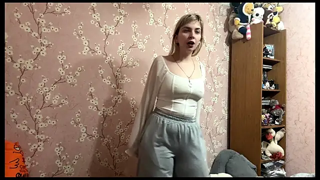 LiraDreamX online show from April 13, 3:13 pm