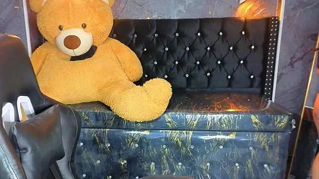 Daphne nicole b online show from March 10, 1:04 pm