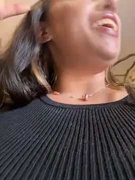 Eyssha online show from March 7, 7:43 pm