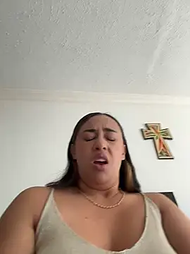 Eyssha online show from March 6, 2:01 pm