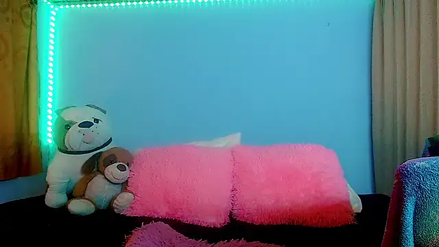 NikollThoms online show from March 25, 3:45 am