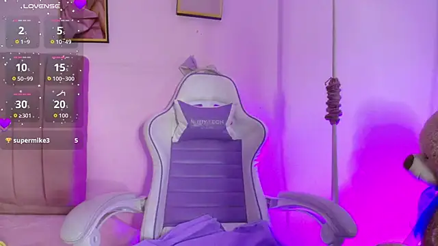 Zoow bluussh online show from March 13, 3:02 pm