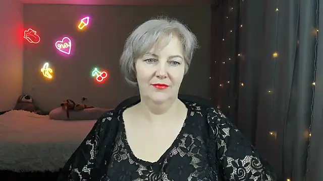 Mary-Leee online show from April 18, 3:31 am