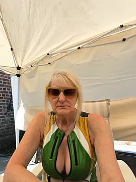 Heidiblueeyes online show from July 9, 11:56 am