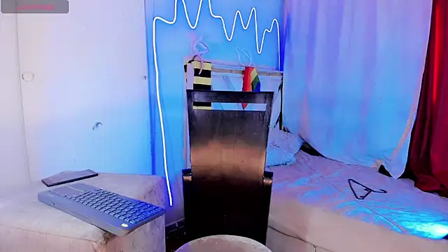 xyaraluv  online show from March 13, 5:25 pm