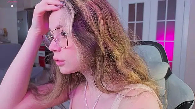 Dipamelly online show from April 1, 2:01 am