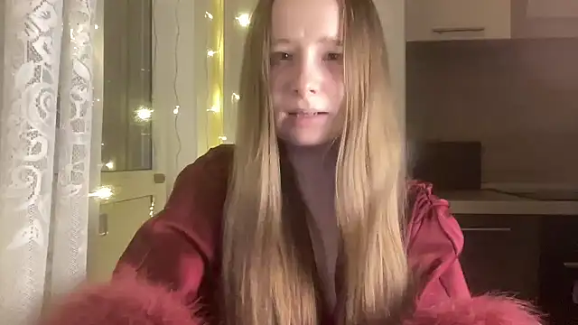 cutefoxieee online show from April 13, 9:15 pm