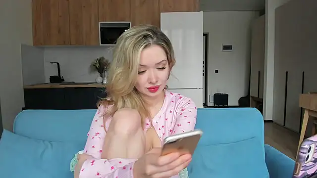 CassandraArmas online show from March 20, 1:05 pm