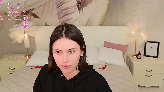 Lunaa Babygirl online show from April 4, 8:18 pm