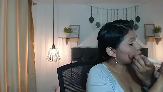 Emma hassani online show from April 6, 1:56 pm