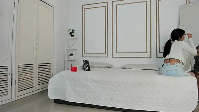 emily gaviria1 online show from March 28, 12:15 pm