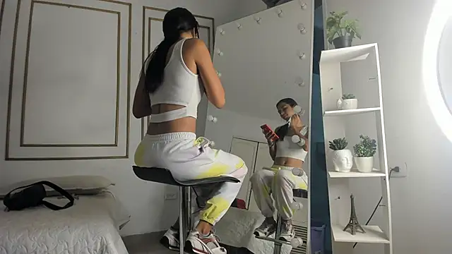 emily gaviria1 online show from April 9, 12:10 pm