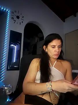 sashaaqueen online show from March 11, 5:44 am