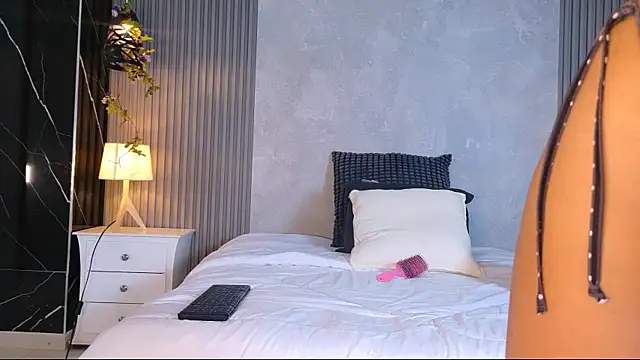 Jazmiin Evans online show from March 26, 8:21 pm