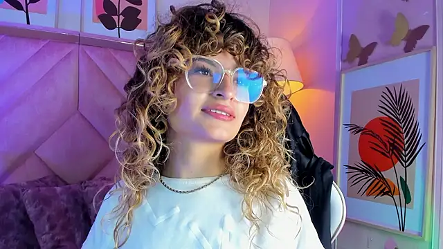 emilyjonesss  online show from March 12, 8:33 pm