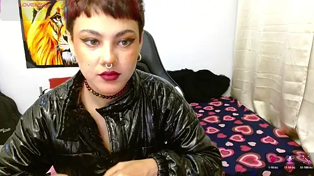 Divinejewel69 online show from February 28, 9:09 am