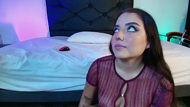 sarah and taylor online show from March 7, 11:06 am