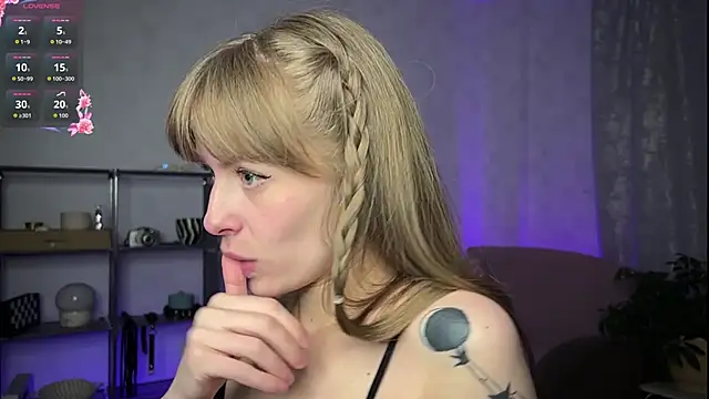 RosaMoore online show from April 24, 2:53 pm