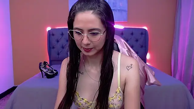 alexaneuer online show from March 31, 1:00 pm