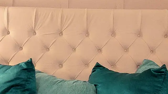 raquel mooon online show from April 14, 8:53 pm