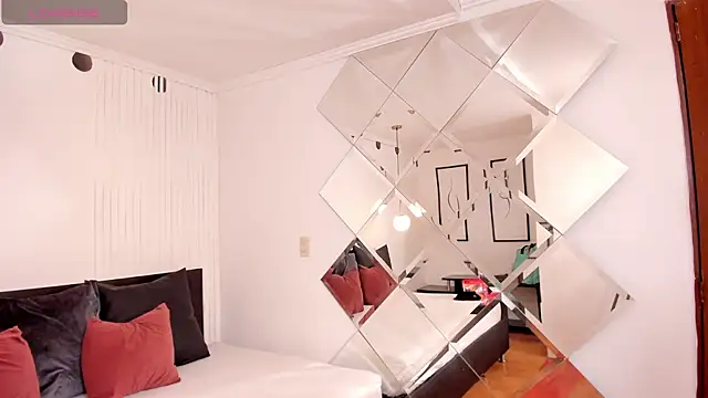 raquel mooon online show from April 2, 7:44 pm