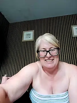 FlirtyFleur-x online show from June 8, 8:37 am