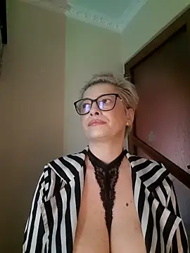 LunaBlaise online show from March 16, 2:10 pm